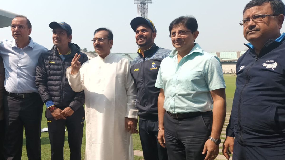 উৎসাহিত করলেন ক্রীড়ামন্ত্রী