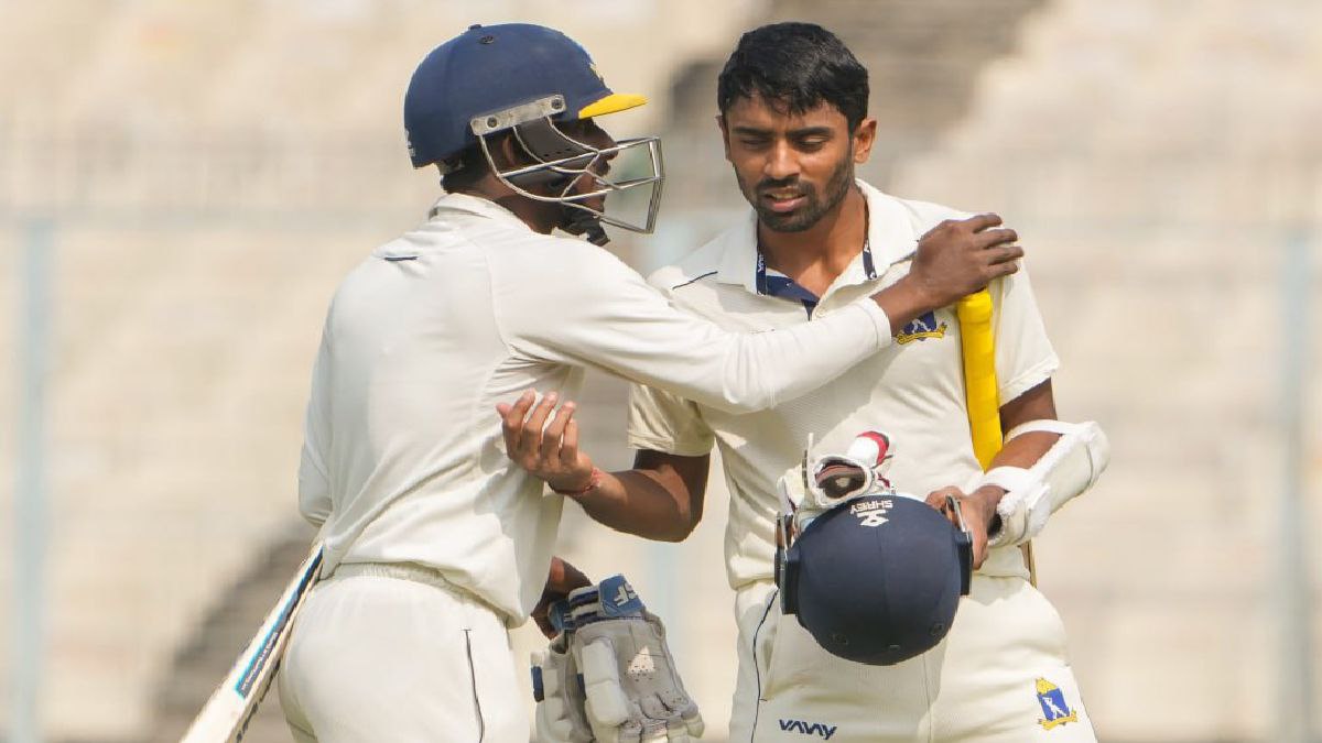 ব্যাটারদের মধ্যে অভিমন্যু ও সুদীপ পেলেন সুযোগ ব্যাটারদের মধ্যে অভিমন্যু ও সুদীপ পেলেন সুযোগ