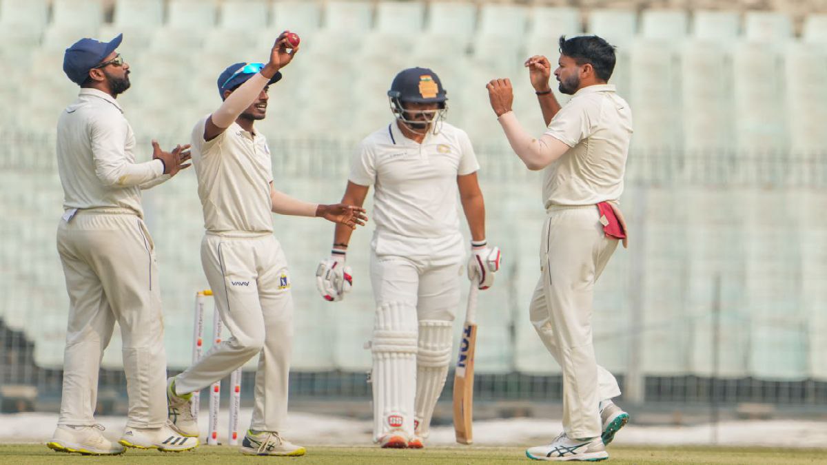 হার্ভিক-শেল্ডনের অর্ধশতরান, বাংলার বিরুদ্ধে লিড সৌরাষ্ট্রর হার্ভিক-শেল্ডনের অর্ধশতরান, বাংলার বিরুদ্ধে লিড সৌরাষ্ট্রর