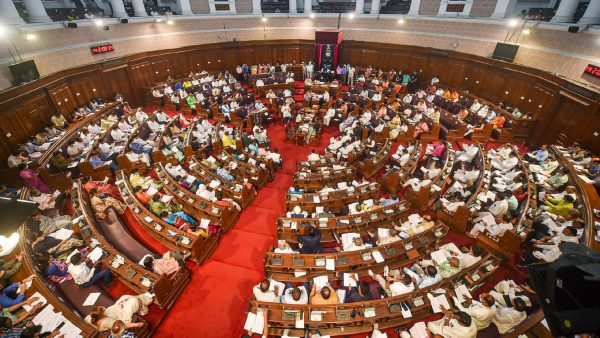 মমতা বন্দ্যোপাধ্যায়ের নেতৃত্বে সরকার এগিয়ে চলেছে 