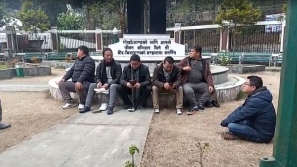 পাহাড়কে উত্তপ্ত করে রাজ্যকে বিব্রত করার খেলা পাহাড়কে উত্তপ্ত করে রাজ্যকে বিব্রত করার খেলা