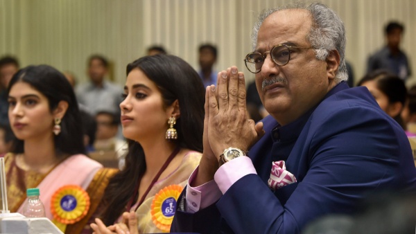 ফের মুক্তি পেতে চলেছে ‘ইংলিশ ভিংলিশ’ ফের মুক্তি পেতে চলেছে ‘ইংলিশ ভিংলিশ’