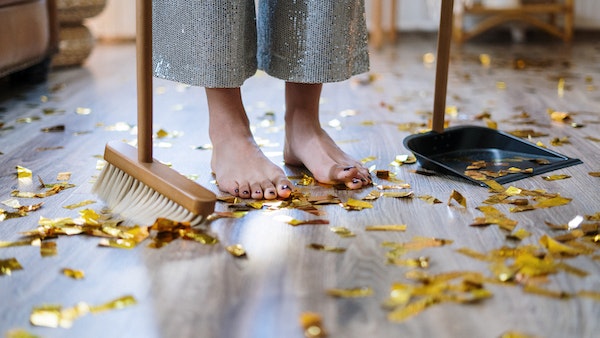  ঝাড় দেবেন না এই সময়ে