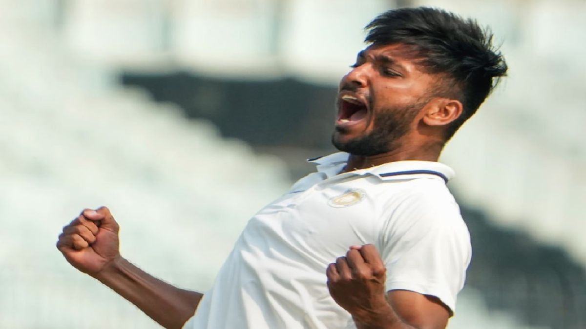 শুরু থেকেই চাপে বাংলা