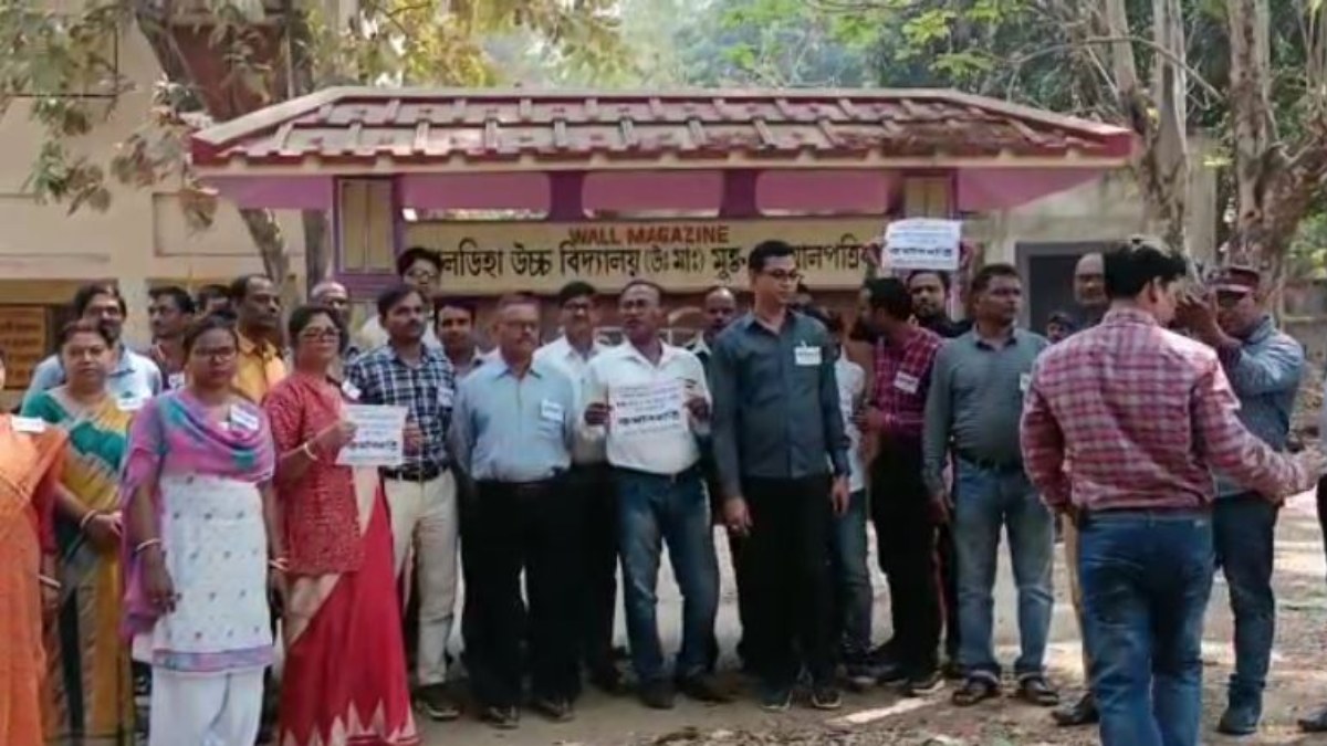 স্কুলের প্রধান শিক্ষিকার বিরুদ্ধে FIR স্কুলের প্রধান শিক্ষিকার বিরুদ্ধে FIR