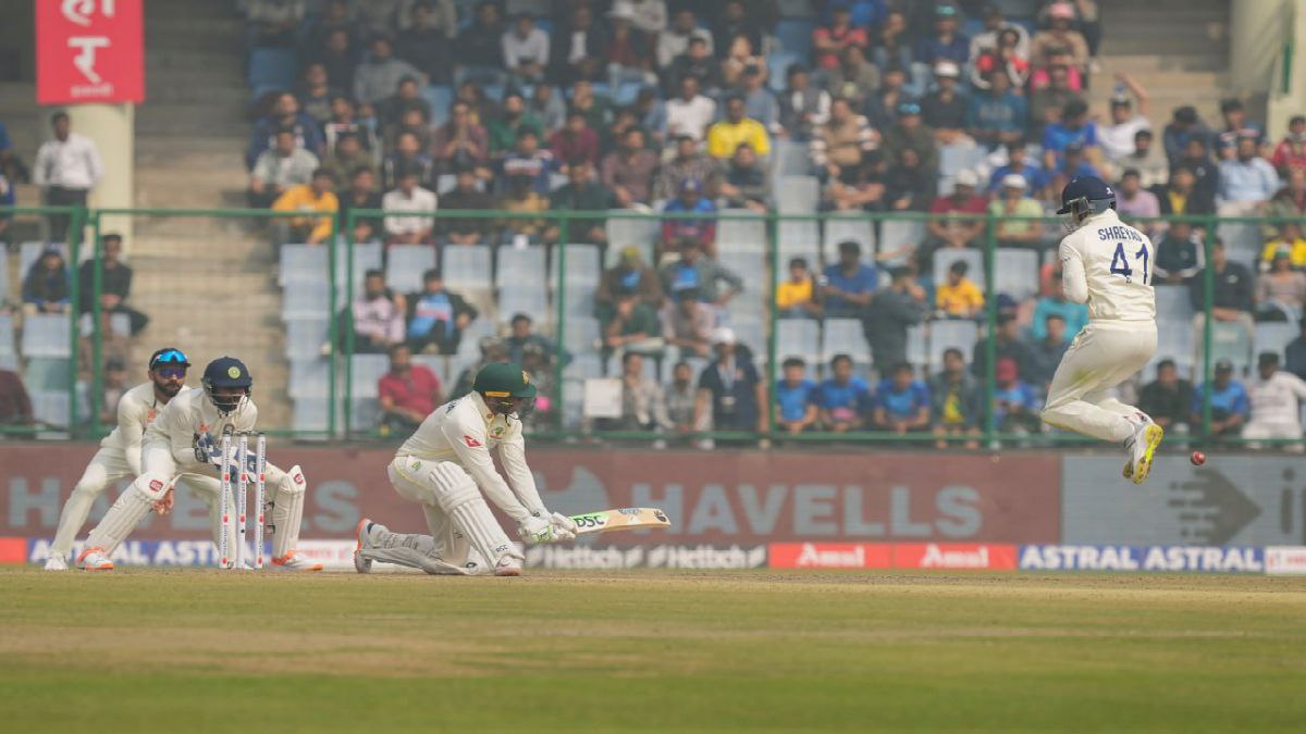 খোয়াজার অর্ধশতরান