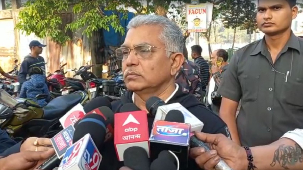 ফের গেরুয়া বিতর্ক উস্কে দিল বিজেপি, অরিজিতের শোয়ের পরেই ইঙ্গিতপূর্ণ মন্তব্য দিলীপ ঘোষের ফের গেরুয়া বিতর্ক উস্কে দিল বিজেপি, অরিজিতের শোয়ের পরেই ইঙ্গিতপূর্ণ মন্তব্য দিলীপ ঘোষের