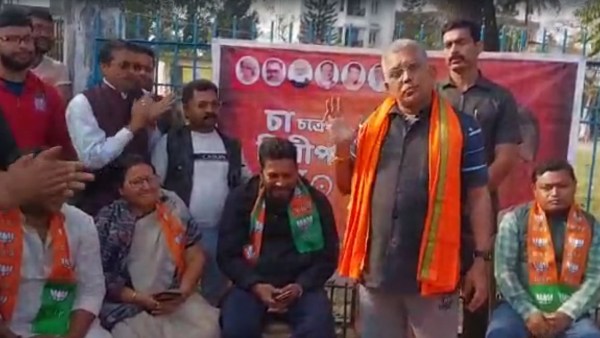 দিলীপের চা চক্রে উপস্থিত ছিলেন যাঁরা