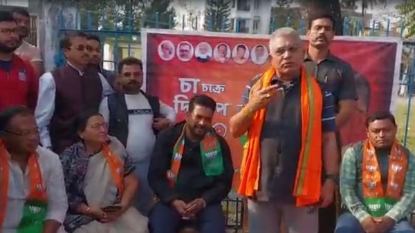 বিজেপি কার্যকর্তাদের সঙ্গে নিয়ে মন কি বাতে 