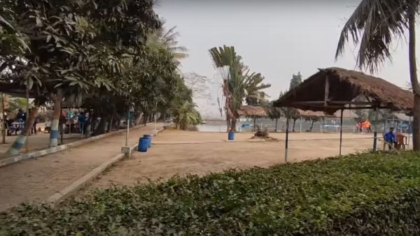 কোথায় এই ডিজনিল্যান্ড