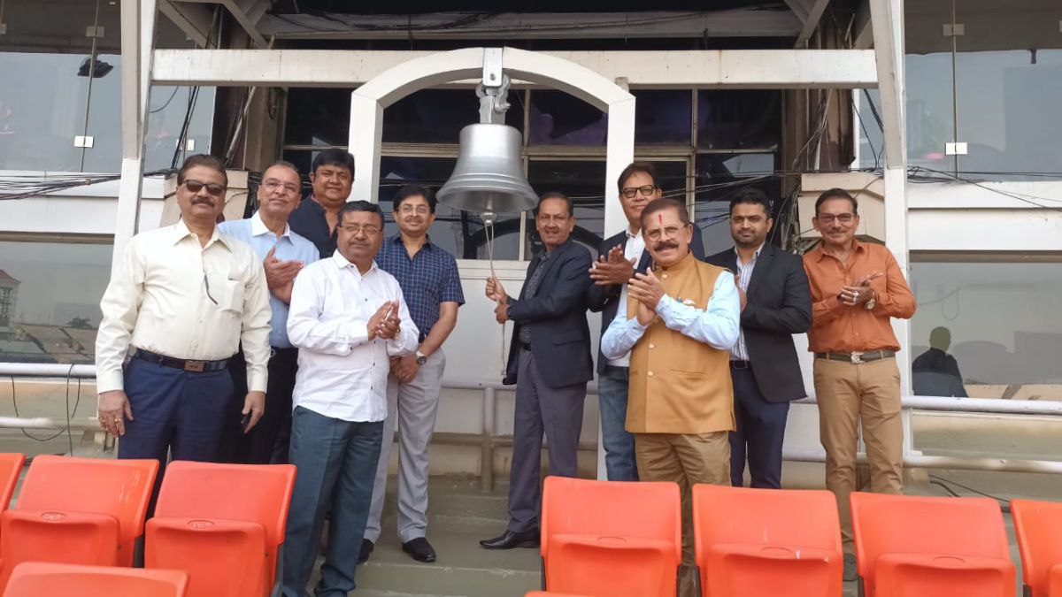 ইডেন বেল বাজালেন সম্বরণ