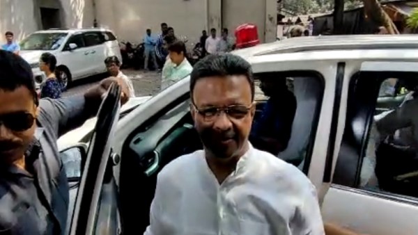 দেরিতে হাজিরা, ভর্ৎসনা ফিরহাদ-মদনকে