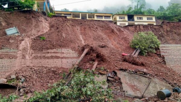 ভারতীয় টেকটনিক প্লেট প্রতিবছর সরছে