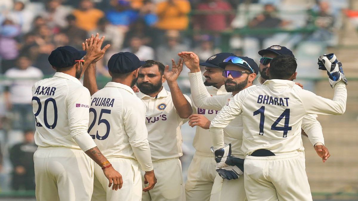 ধাক্কা দেন শামি