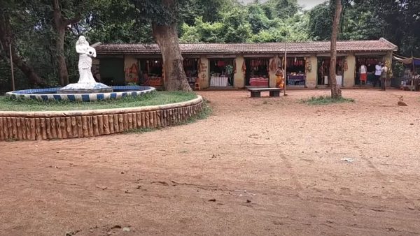 স্বপ্নাদেশ পেয়ে তৈরি হয় মন্দির