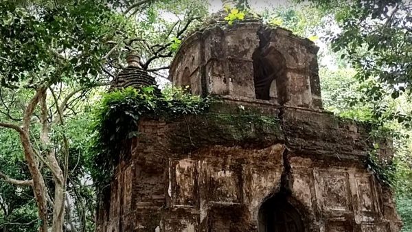 কলকাতার কাছেই এই মন্দির