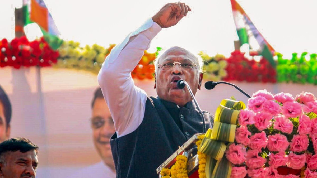 কংগ্রেসকেই বিজেপি বিরোধী জোট গড়ে তুলতে হবে কংগ্রেসকেই বিজেপি বিরোধী জোট গড়ে তুলতে হবে