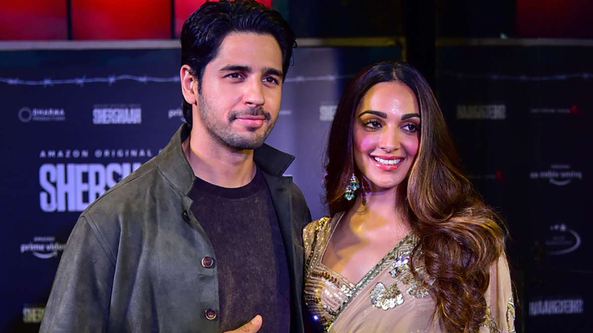 কবে থেকে ভালোবাসার সম্পর্কে তাঁরা জড়িয়েছেন