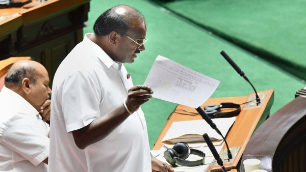 প্রহ্লাদ যোশীকে কটাক্ষ প্রহ্লাদ যোশীকে কটাক্ষ