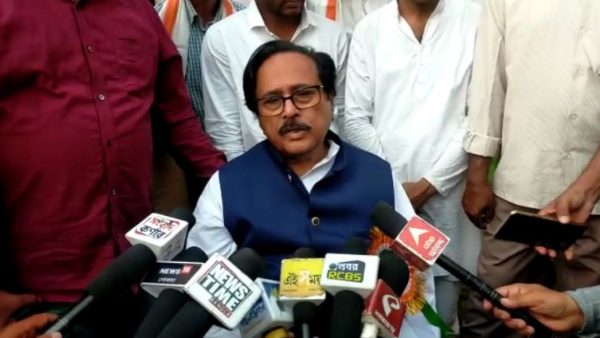 তিনি কি বেতাজ বাদশা? তিনি কি বেতাজ বাদশা?