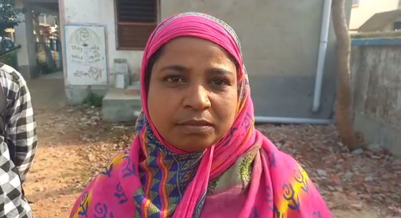 কী বলছেন মা ও ছেলে কী বলছেন মা ও ছেলে