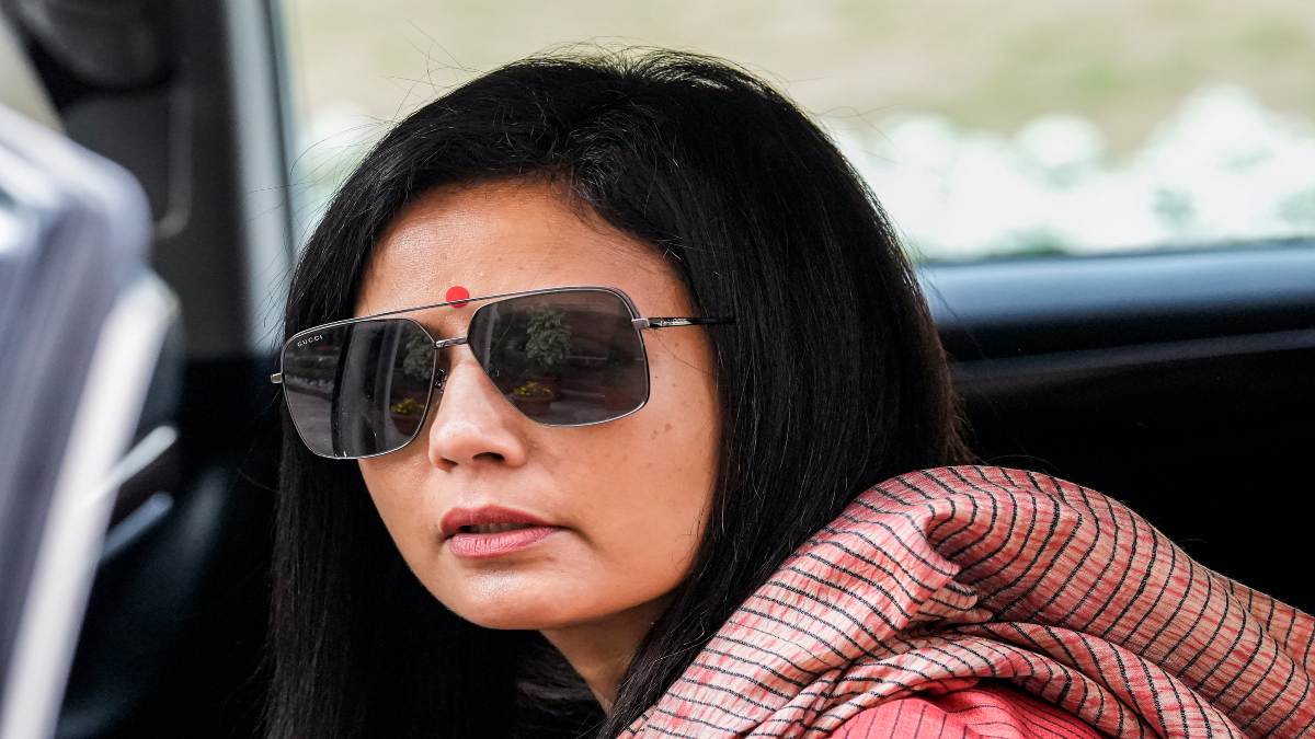 এলআইসির এখন পর্যন্ত ডুবেছে ৩২০০ কোটি টাকা! তোপ মহুয়ার এলআইসির এখন পর্যন্ত ডুবেছে ৩২০০ কোটি টাকা! তোপ মহুয়ার
