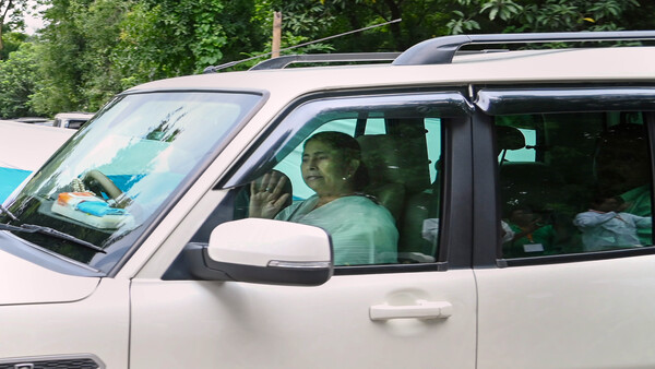 বিধানসভা সভায় হইহট্টগোল