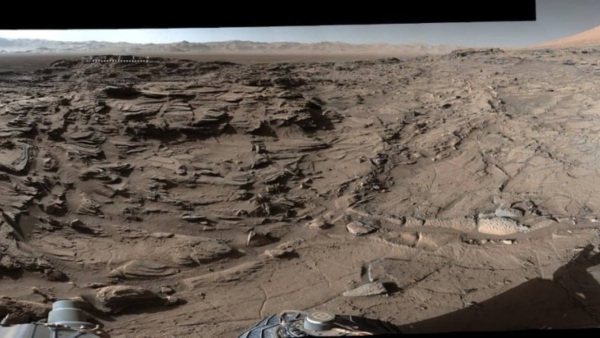 একটি ছোট নদীর মতো প্রবাহ