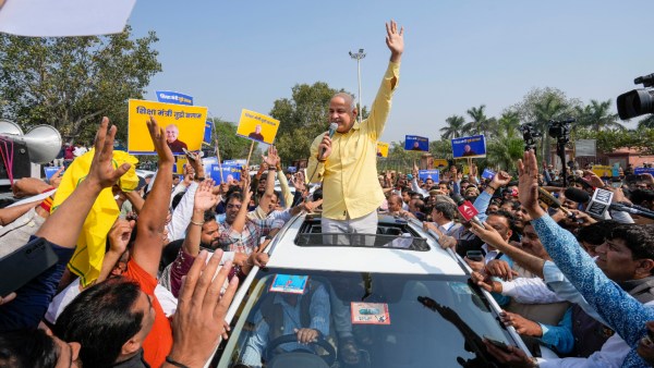 মোদীকে নিশানা মোদীকে নিশানা