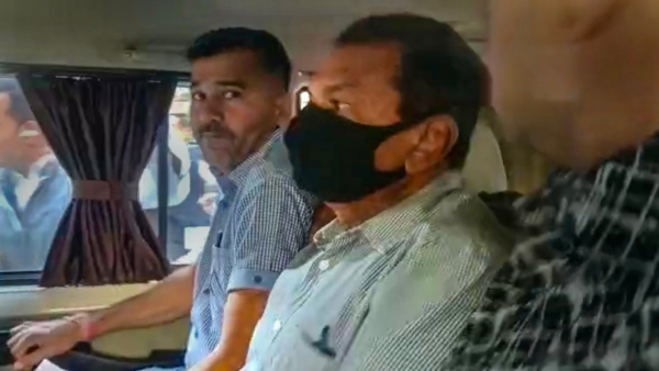 কেন পুলিশ জয়সুখকে গ্রেপ্তার করেছিলেন কেন পুলিশ জয়সুখকে গ্রেপ্তার করেছিলেন