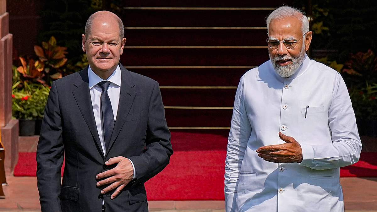 জার্মান চ্যান্সেলরের সঙ্গে ‘গাঁটছড়া’ শক্ত করলেন মোদী জার্মান চ্যান্সেলরের সঙ্গে ‘গাঁটছড়া’ শক্ত করলেন মোদী