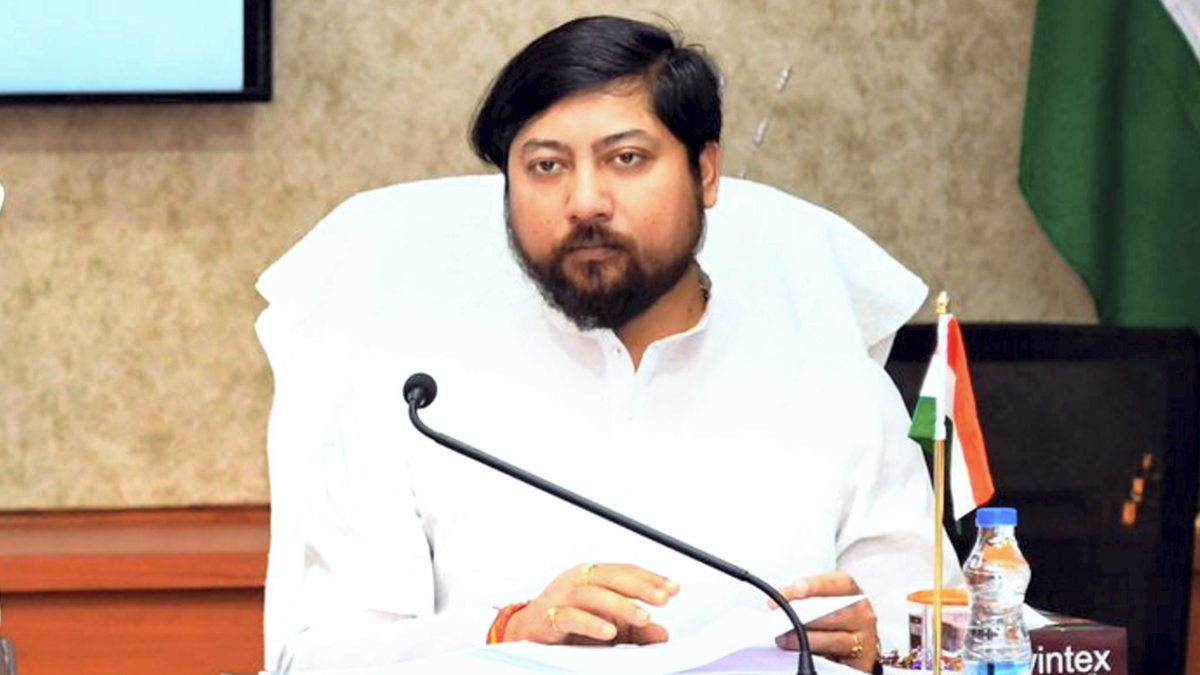 পুলিশকে সংবিধান শেখাতে এসেছি সুকান্তর হুঁশিয়ারির পরে ফের মুখ খুললেন নিশীথ পুলিশকে সংবিধান শেখাতে এসেছি সুকান্তর হুঁশিয়ারির পরে ফের মুখ খুললেন নিশীথ