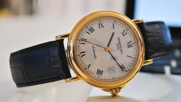 কী কারণে ঘড়িতে ১০টা ১০ 