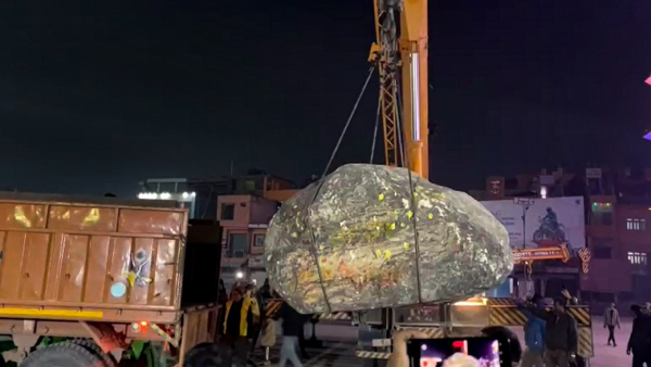 পাথরেই ঘুরবে খেলা