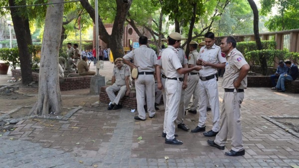 জেরা করা হচ্ছে আটক তিনজনকে জেরা করা হচ্ছে আটক তিনজনকে