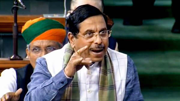 প্রহ্লাদ যোশীকে নিশানা প্রহ্লাদ যোশীকে নিশানা
