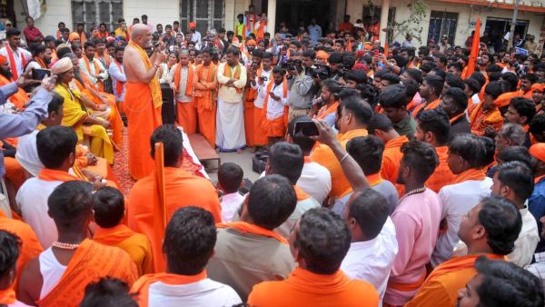 হিন্দু যুবকদের কাছে আহ্বান হিন্দু যুবকদের কাছে আহ্বান