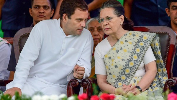 মা সোনিয়া গান্ধীকে নিয়ে রায়পুরে রাহুল গান্ধী 