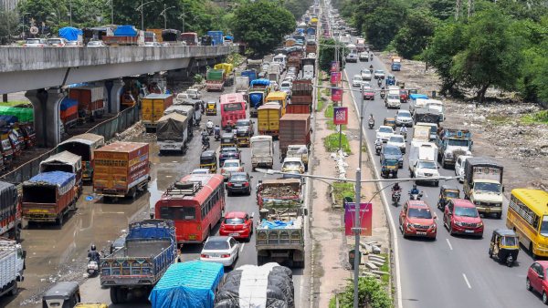 ১০ কিলোমিটার দূরত্ব যেতে ৩০ মিনিট! 