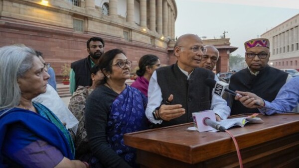 সিদ্ধান্তের সমালোচনায় বিরোধীরা সিদ্ধান্তের সমালোচনায় বিরোধীরা