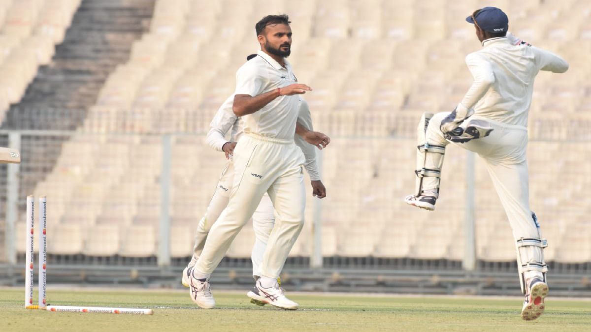 বোলারদের হাতে ম্যাচের ভাগ্য