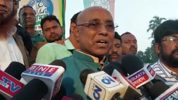  মঞ্চ ভাঙায় সিপিআইএম-এর প্রতিবাদ