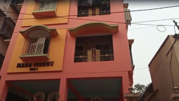 বাবা ব্যবসায়ী, মেয়ে আইনের ছাত্রী বাবা ব্যবসায়ী, মেয়ে আইনের ছাত্রী