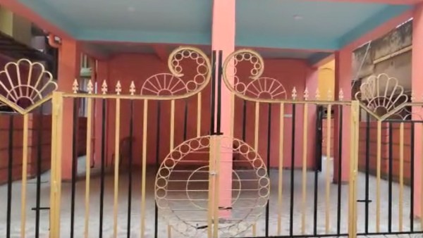 দিন-দুয়েক দেখা যায়নি কাউকেই দিন-দুয়েক দেখা যায়নি কাউকেই