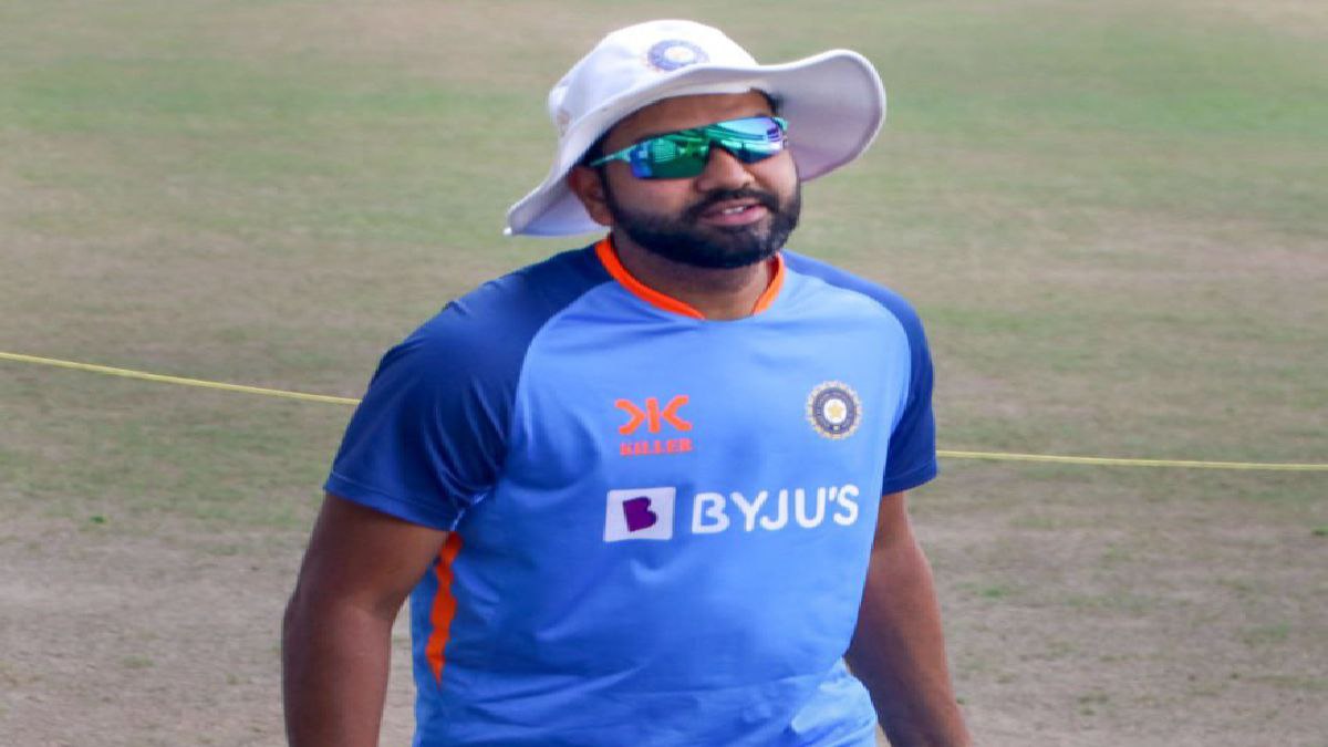 রোহিতের চোখ ট্রফিতে রোহিতের চোখ ট্রফিতে