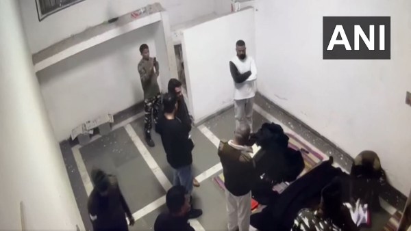 কোন কোন অভিনেত্রীর নাম জড়িয়েছে এই ঘটনায়