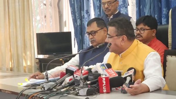 রাজ্যপালকে দিয়ে ভুল তথ্য পরিবেশনের অভিযোগ