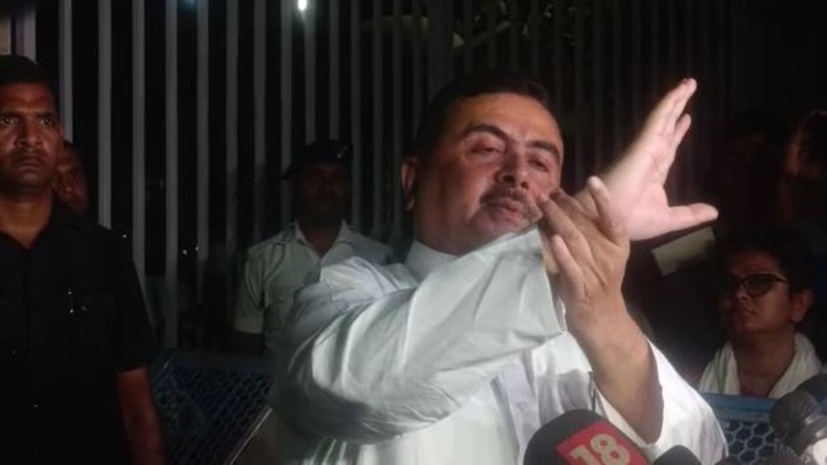 রাজ্যপাল সকাশে মমতার বিরুদ্ধে যুদ্ধ জারি শুভেন্দুর রাজ্যপাল সকাশে মমতার বিরুদ্ধে যুদ্ধ জারি শুভেন্দুর