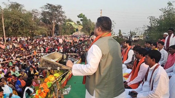 জল্পনা ও গুঞ্জনে ইতি টানলেন হিরণ ও শুভেন্দু