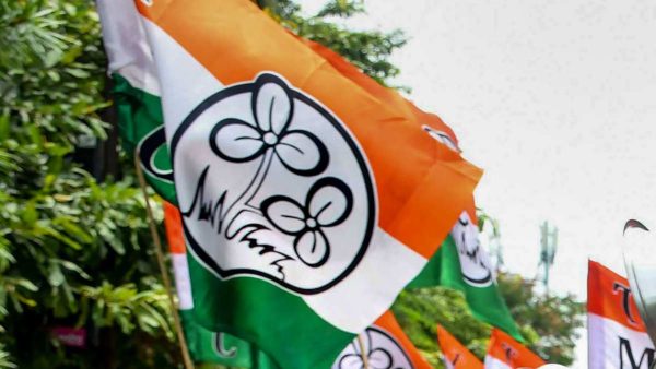 অযথা পদত্যাগে সমস্যায় তৃণমূল অযথা পদত্যাগে সমস্যায় তৃণমূল